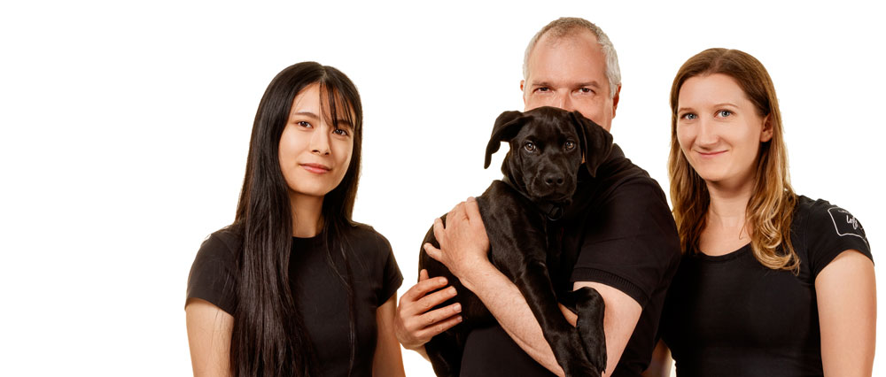 Team der kreativloft GmbH mit Agenturhund Sasso